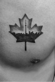 枫叶纹身图 男生胸部黑色的枫叶纹身图片
