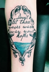 花体英文纹身 女生手臂上花体英文纹身唯美图片