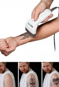 电子纹身图片 男生手部黑色的电子纹身图片