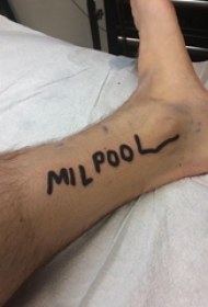 花体英文纹身 男生小腿上花体英文纹身图案