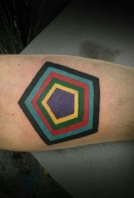 欧美几何纹身图案 男生手臂上欧美几何纹身图案