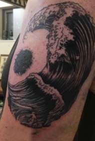 浪花纹身 男生手臂上浪花纹身图片