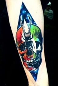 骷髅头纹身 男生手臂上骷髅头纹身图片