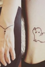 多款女生手腕上黑色线条素描文艺唯美经典手链纹身图案