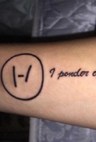 花体英文纹身 男生手臂上简单的英文纹身图片