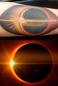 男生手臂上彩绘渐变几何简单线条日全食纹身图片