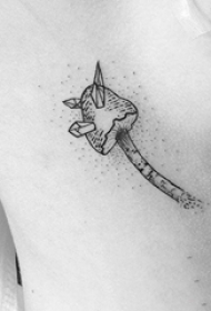 简单线条纹身 女生背部简单线条纹身图片