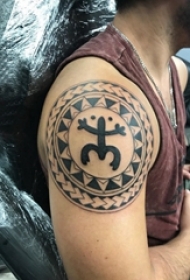 几何图腾纹身图案 男生手臂上几何图腾纹身图案