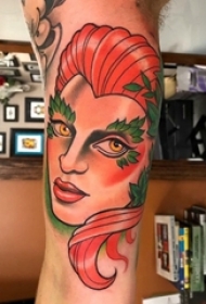 男生手臂上彩绘水彩素描唯美女生人物纹身图片