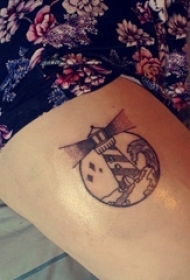 纹身灯塔 男生小腿上黑色的灯塔纹身图片