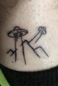 纹身腿部 男生小腿上黑色的飞碟纹身图片