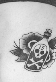 花朵纹身 女生大腿上花朵纹身图片