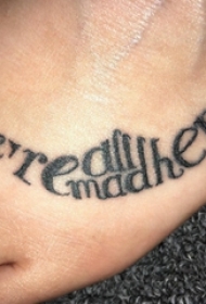 脚背纹身 男生脚背上黑色的英文纹身图片