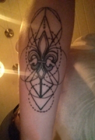 几何纹身 女生手臂上几何纹身黑色纹身图片