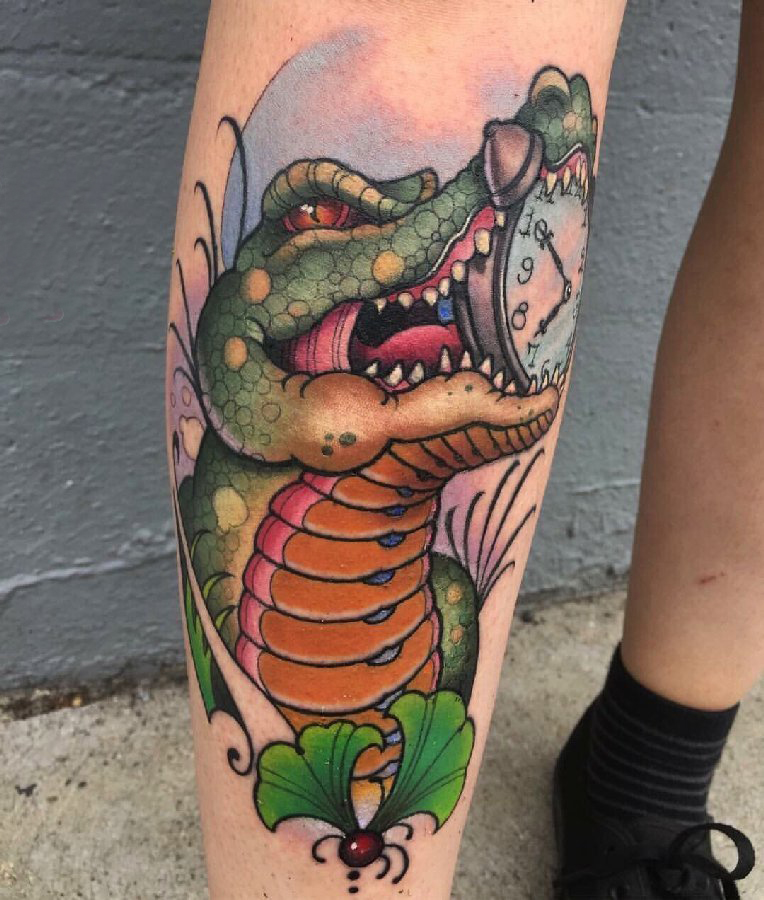 德国恐龙纹身 男生小腿上德国恐龙纹身素描图片