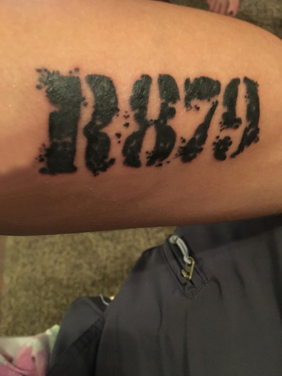 纹身数字 男生手臂上花体英文纹身数字图片
