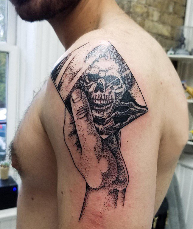 纹身骷髅头 男生手臂上素描纹身骷髅纹身图案