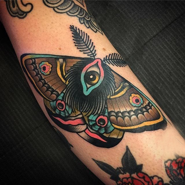 精致的漂亮蛾纹身图案