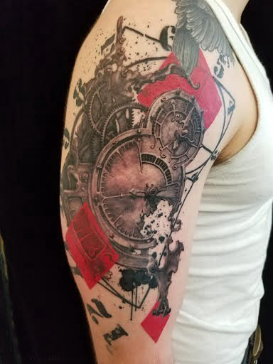 纹身指南针 男生手臂上指南针纹身图案