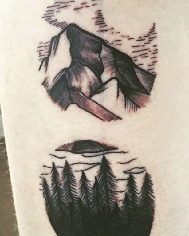 山峰的纹身 女生小腿上小山峰纹身图片