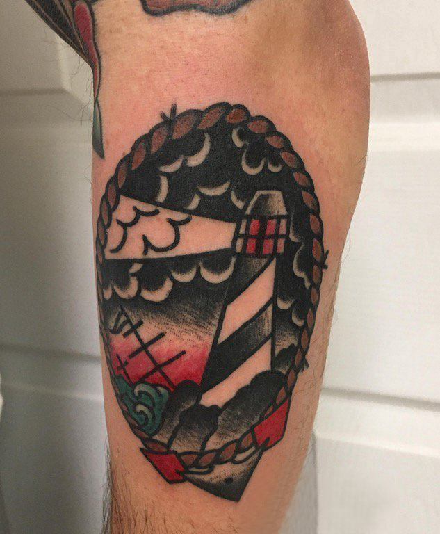 纹身灯塔 男生小腿上小灯塔纹身图案