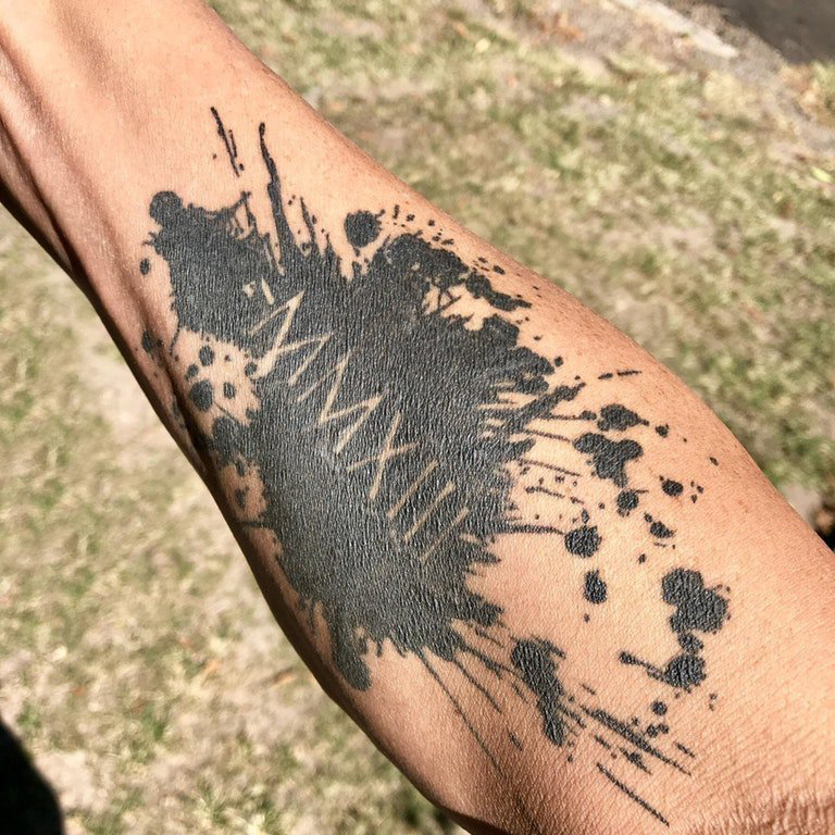 泼墨风格纹身 男生手臂上泼墨风格纹身图片
