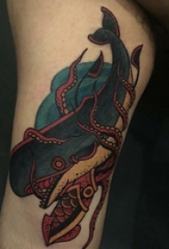 百乐动物纹身 男生手臂上鲸鱼和鱿鱼纹身图片