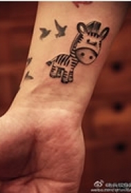 简单手臂可爱动物纹身