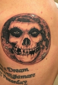 纹身骷髅头  男生脚部骷髅纹身图片
