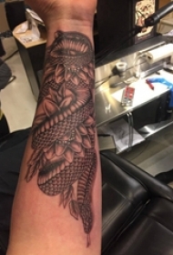 纹身龙 男生手臂上图腾龙纹身图案