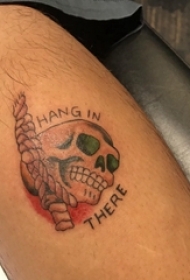 纹身骷髅头 男生大腿上骷髅纹身图片