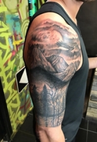 小山峰纹身 男生手臂上素描纹身小山峰纹身图片