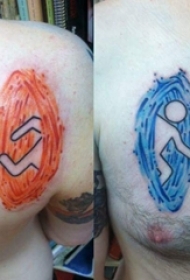 极简线条纹身 男生胸部彩色的卡通人物纹身图片