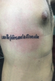 花体英文纹身 男生侧肋上英文短句纹身图片