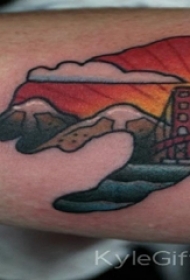 动物纹身轮廓 男生手臂上桥梁和动物纹身图片