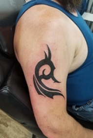 手部图腾纹身 男生手部图腾纹身图案