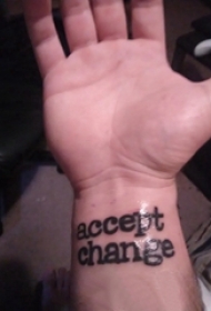 花体英文纹身 男生手腕上花体英文纹身黑色图案