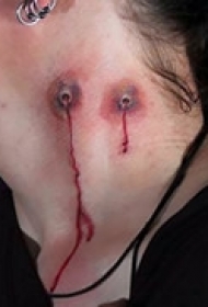 颈部个性仿真疤痕纹身图片