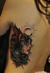 精美飞鸟腰部纹身