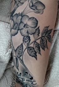 文艺花朵纹身 女生手臂上文艺花朵纹身图案