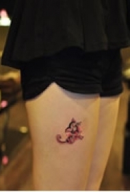 简约优雅腿部纹身