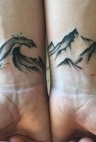 纹身黑色 男生手腕上黑色的山水纹身图片