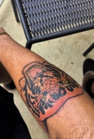 老虎图腾纹身 男生手臂上老虎头纹身图片