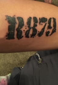 纹身数字 男生手臂上花体英文纹身数字图片