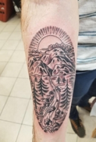 纹身风景 男生手臂上黑灰的风景纹身图片