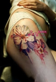 臀部艺术美丽花纹