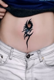 个性炫酷腹部图腾纹身