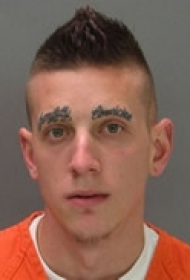 前卫个性眉毛纹身