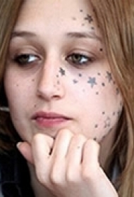唯美星星脸部纹身