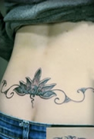 腰背经典花藤纹身